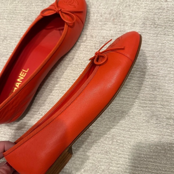 CHANEL Vibrant Red Leather Ballet Flats - Picture 5 of 8